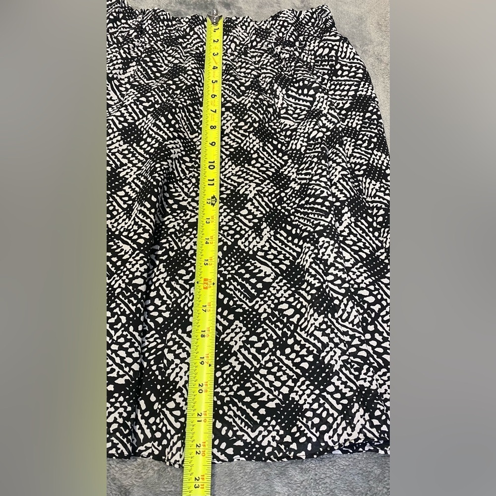 Alfani Black and White Geometric flare Skirt women’s size M - Picture 8 of 9